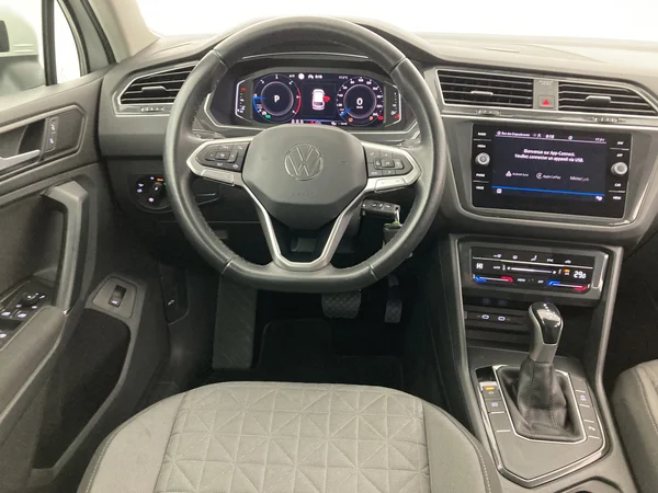 VOLKSWAGEN Tiguan (2021) — foto 9 van 36