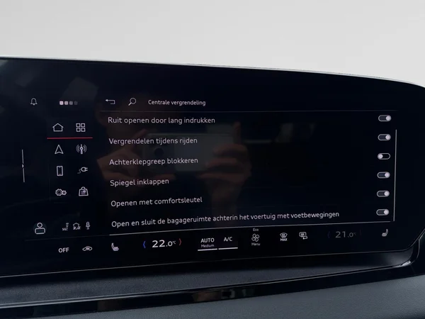 AUDI Q6 e-tron (2025) — foto 15 van 24