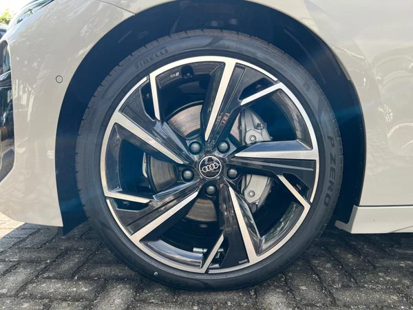 AUDI A6 Sportback e-tron (2026) — foto 16 van 24