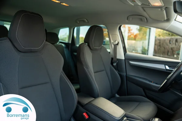 Skoda Karoq (2023) — foto 5 van 43
