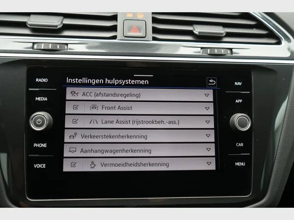 VOLKSWAGEN Tiguan (2021) — foto 15 van 29