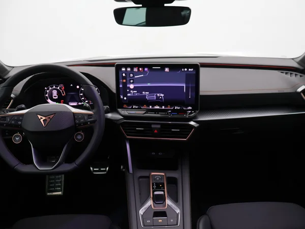 CUPRA Leon ST (2025) — foto 4 van 25