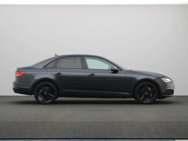 AUDI A4 (2017) — foto 9 van 19