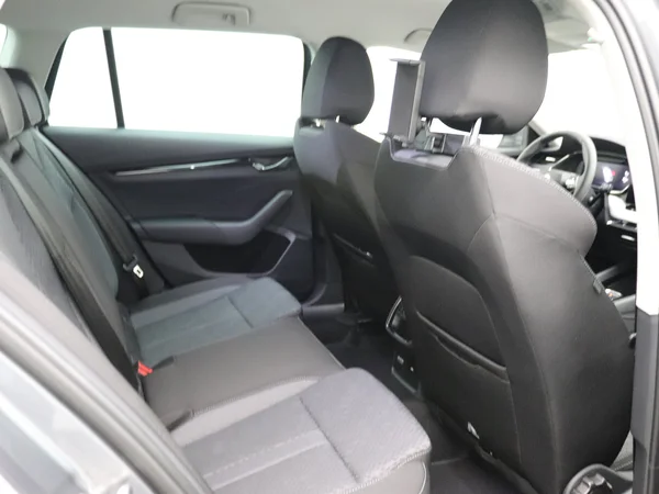 SKODA Octavia Combi (2024) — foto 3 van 27