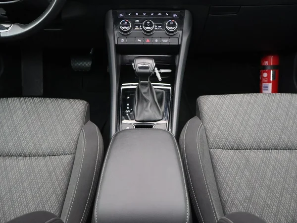 SKODA Karoq (2022) — foto 17 van 28