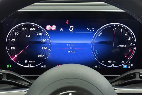 Mercedes-Benz GLC PHEV (X254) (2024) — foto 7 van 36