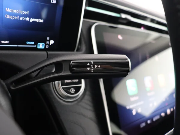 MERCEDES E 220 (2024) — foto 4 van 29