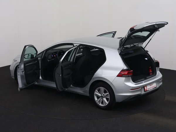 VOLKSWAGEN Golf (2024) — foto 26 van 27