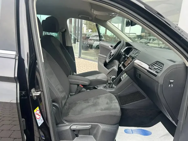 Volkswagen Tiguan (2021) — foto 13 van 26