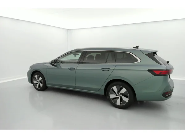 VOLKSWAGEN Passat SW (2025) — foto 32 van 36