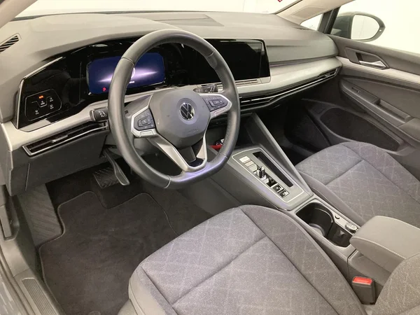 VOLKSWAGEN Golf VIII SW (2022) — foto 2 van 36