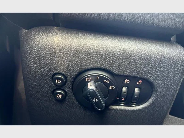 MINI Mini 5 Doors (2018) — foto 10 van 25
