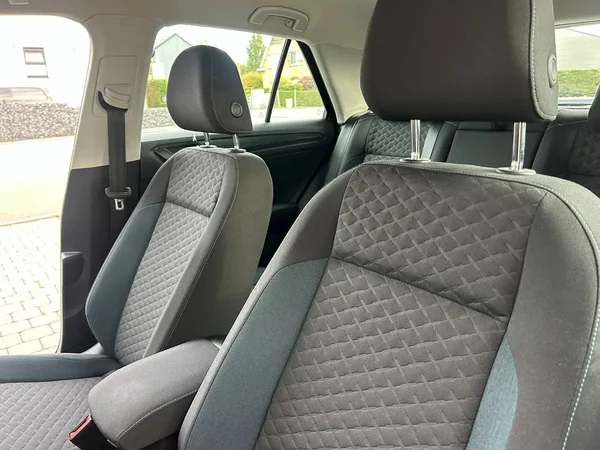 Volkswagen T-Roc (2019) — foto 23 van 24