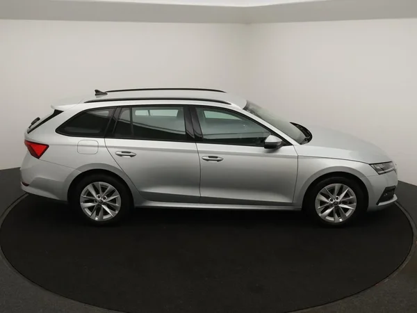 Škoda Octavia (2023) — foto 4 van 22