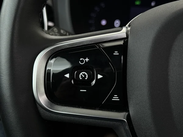 VOLVO XC60 (2024) — foto 9 van 32