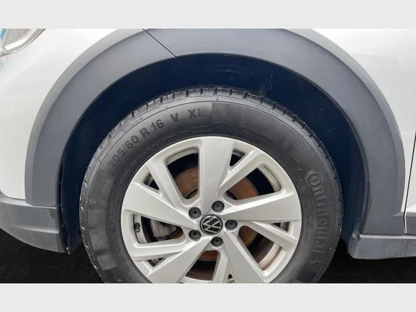 VOLKSWAGEN Taigo (2024) — foto 17 van 25