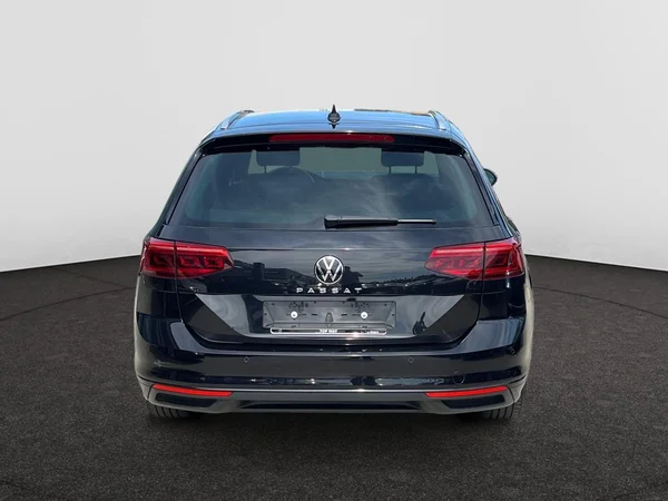 VOLKSWAGEN Passat Variant (2024) — foto 15 van 23