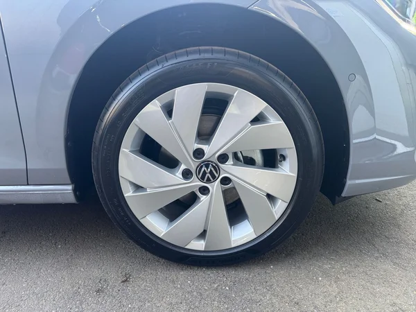 VOLKSWAGEN Golf VIII (2026) — foto 8 van 16