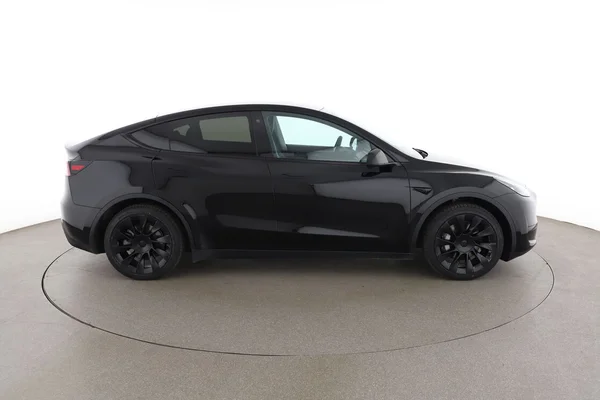 Tesla Model (2023) — foto 14 van 17