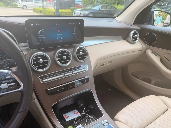 Mercedes-Benz GLC (2021) — foto 4 van 6