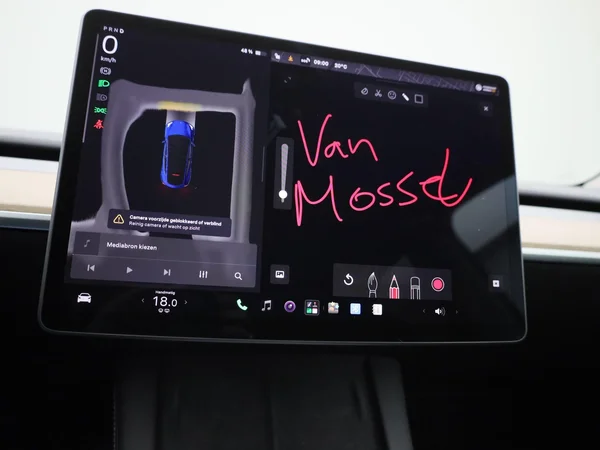 Tesla Model Y (2023) — foto 18 van 43