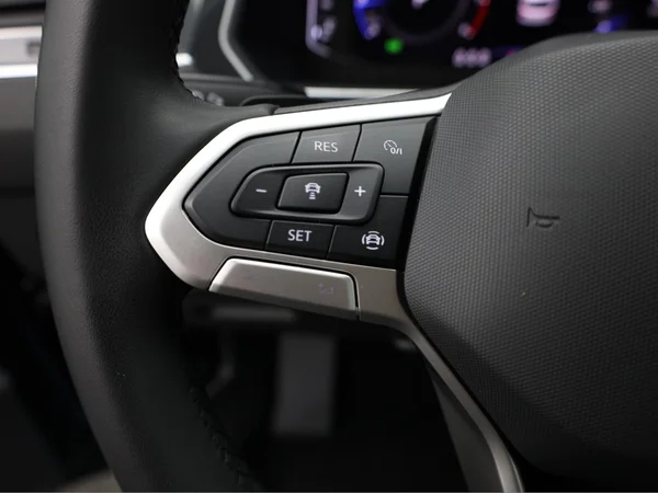 VOLKSWAGEN Tiguan (2022) — foto 6 van 21