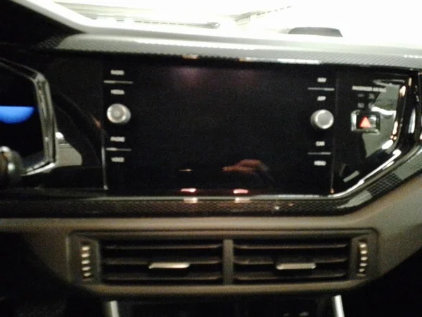 VOLKSWAGEN Polo (2022) — foto 5 van 22