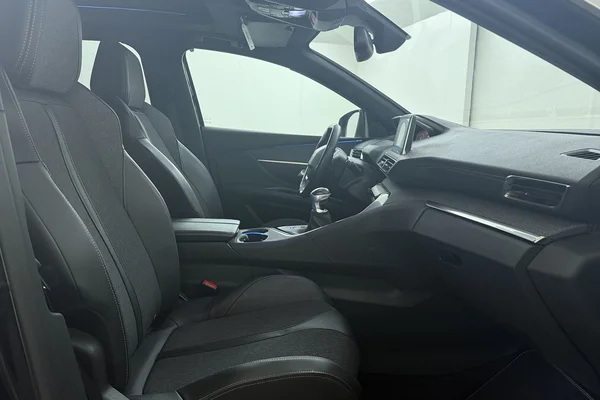Peugeot 3008 (2020) — foto 17 van 19