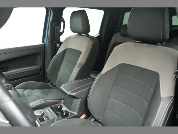 VOLKSWAGEN Amarok Double Cab Dsl (2025) — foto 15 van 21