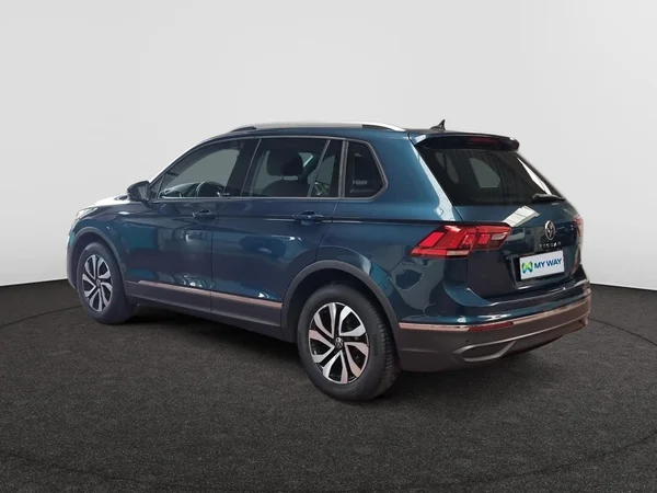 VOLKSWAGEN Tiguan (2021) — foto 17 van 23