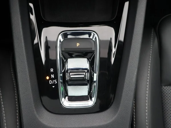 SKODA Octavia Combi PHEV (2021) — foto 9 van 32