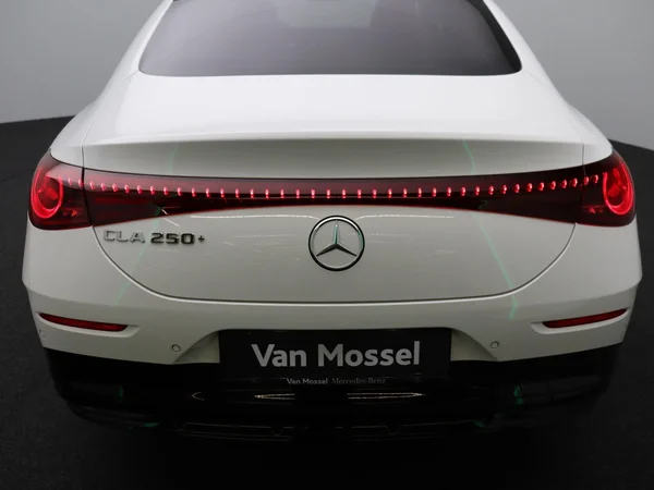 Mercedes-Benz CLA (2025) — foto 9 van 32