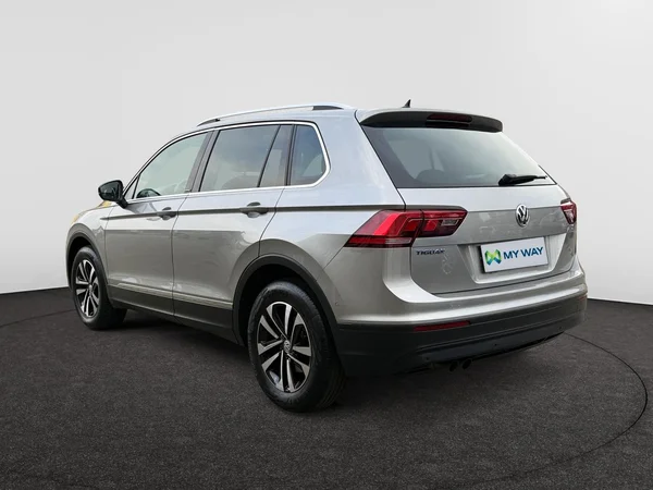 VOLKSWAGEN Tiguan (2020) — foto 18 van 24