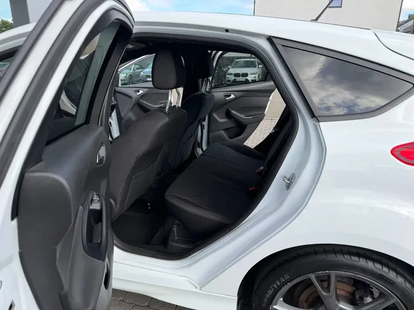 Ford Focus (2017) — foto 7 van 20