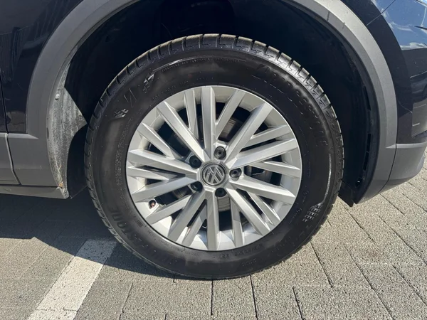 VOLKSWAGEN T-Roc (2019) — foto 10 van 18