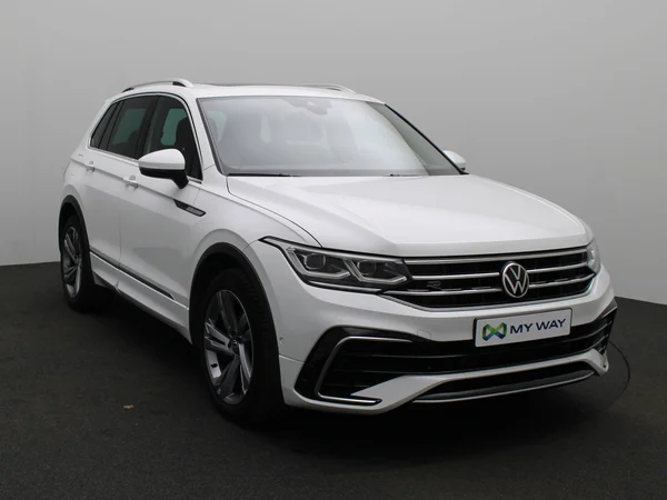 VOLKSWAGEN Tiguan (2022) — foto 12 van 26
