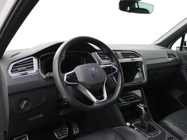 VOLKSWAGEN Tiguan (2022) — foto 23 van 26