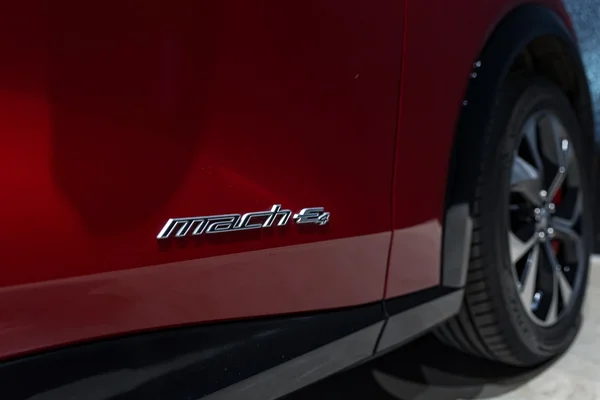 Ford Mustang Mach-E (2024) — foto 14 van 37