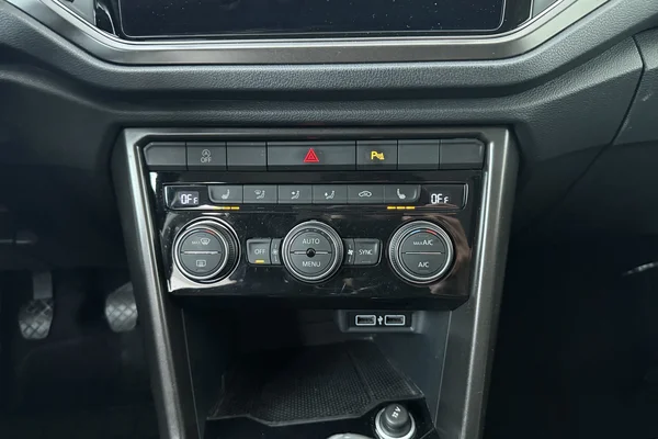 Volkswagen T-Roc (2019) — foto 8 van 21