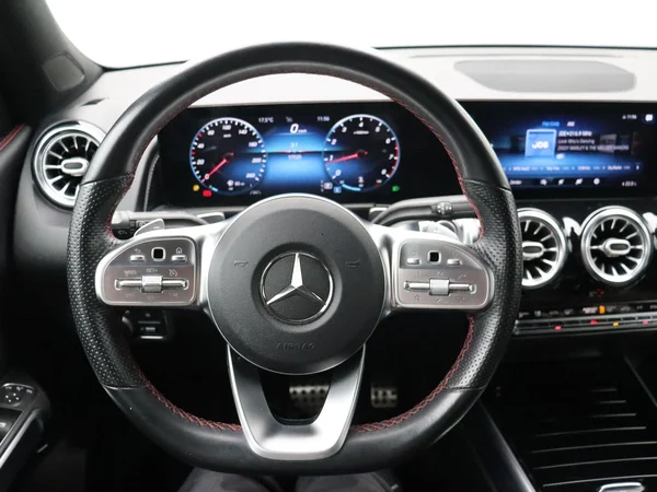Mercedes-Benz GLB (2021) — foto 3 van 27