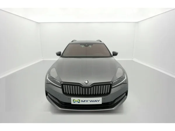 SKODA Superb Combi (2023) — foto 12 van 31
