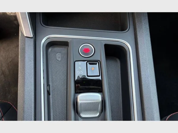 Seat Leon (2024) — foto 9 van 20