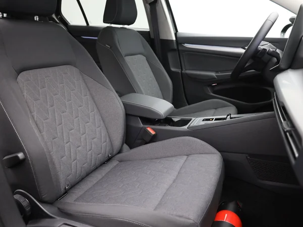 VOLKSWAGEN Golf VIII (2025) — foto 15 van 20