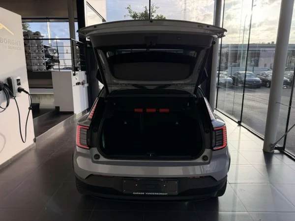 Volvo EX30 (2024) — foto 18 van 20
