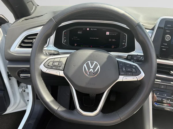 VOLKSWAGEN T-Roc Cabriolet (2022) — foto 2 van 22