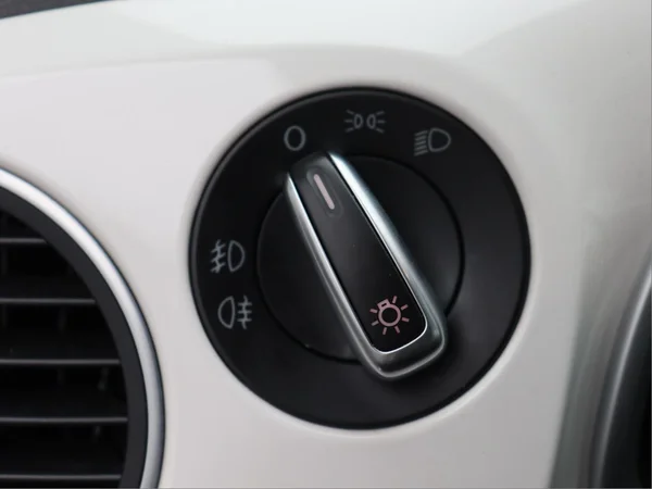 VOLKSWAGEN Beetle Cabriolet (2014) — foto 4 van 17