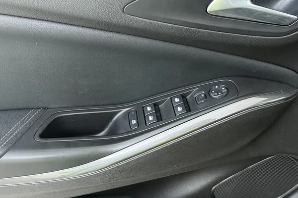 Opel Grandland X (2020) — foto 8 van 23