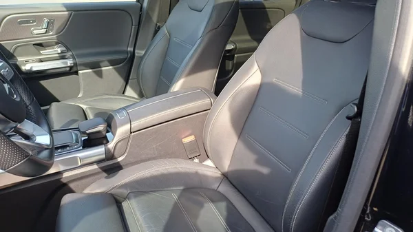 Mercedes-Benz EQB (2023) — foto 7 van 23