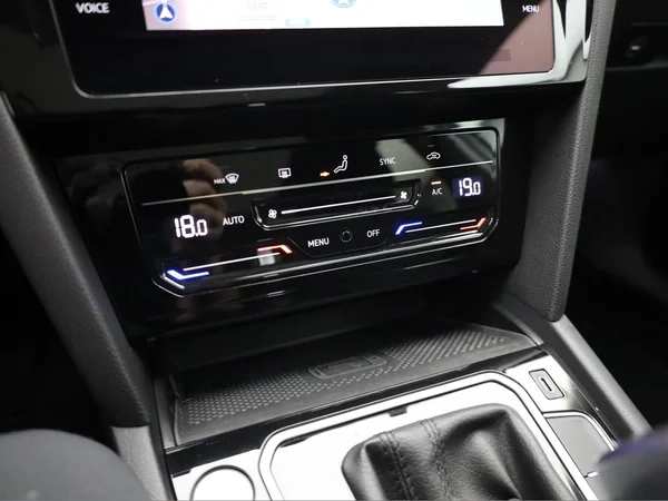 VOLKSWAGEN Passat Variant Dsl (2020) — foto 15 van 23