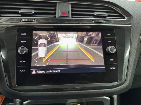 VOLKSWAGEN Tiguan (2020) — foto 9 van 19